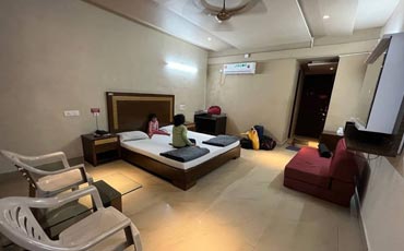 Shernath Bapu of Triloknath Ashram